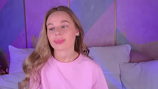 BeatriceEsmont online show from 03-19-25, 08:32