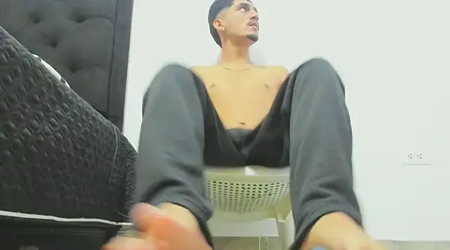 Snapshot of latin_bbc chatting on 01-13-25, 04:08 latin bbc online show from 01-13-25, 04:08