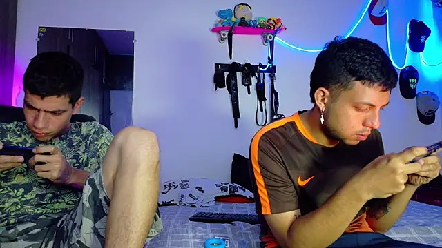 Snapshot of Nymphobuddies chatting on 01-21-25, 02:33 Nymphobuddies online show from 01-21-25, 02:33