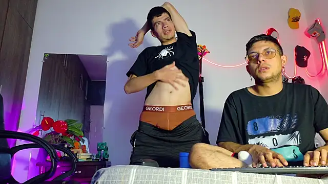 Snapshot of Nymphobuddies chatting on 01-25-25, 03:40 Nymphobuddies online show from 01-25-25, 03:40