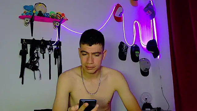 Snapshot of Nymphobuddies chatting on 02-07-25, 12:09 Nymphobuddies online show from 02-07-25, 12:09