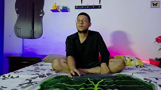 Nymphobuddies online show from 11-26-25, 07:37