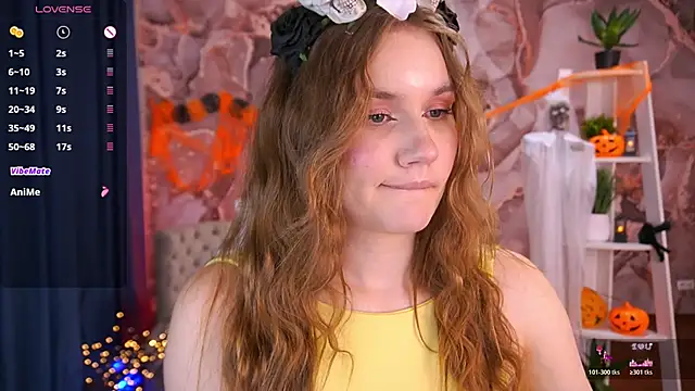 Snapshot of FoxyyKate chatting on 10-31-25, 03:35 FoxyyKate online show from 10-31-25, 03:35