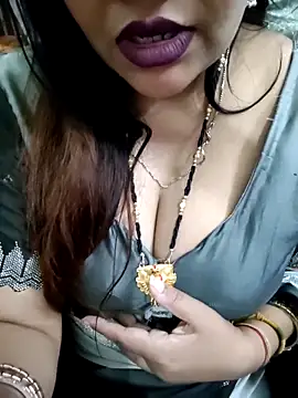 Snapshot of Mayuri77 chatting on 06-12-26, 05:23 Mayuri77 online show from 06-12-26, 05:23