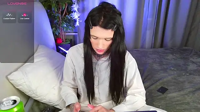 Snapshot of Simona_Rain chatting on 02-15-25, 02:58 Simona Rain online show from 02-15-25, 02:58