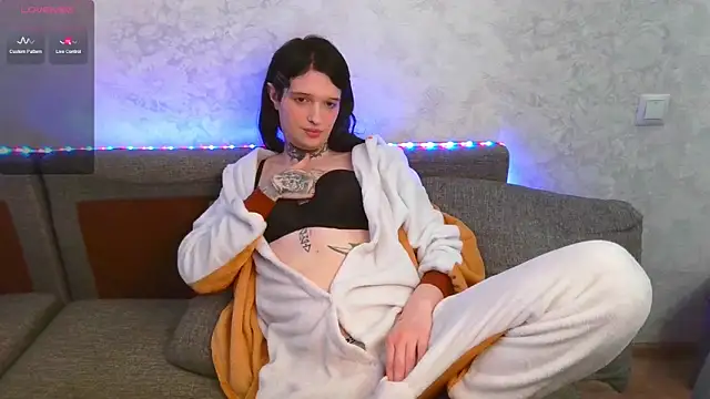 Snapshot of Simona_Rain chatting on 02-16-25, 12:54 Simona Rain online show from 02-16-25, 12:54