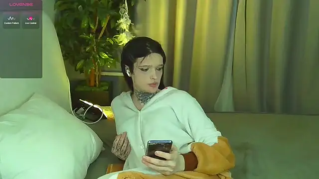 Snapshot of Simona_Rain chatting on 02-20-25, 02:57 Simona Rain online show from 02-20-25, 02:57