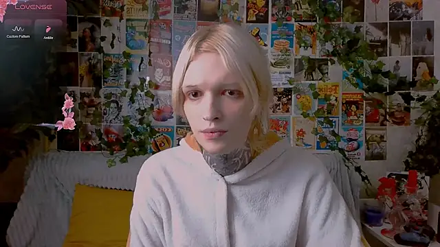 Snapshot of Simona_Rain chatting on 09-28-25, 09:09 Simona Rain online show from 09-28-25, 09:09