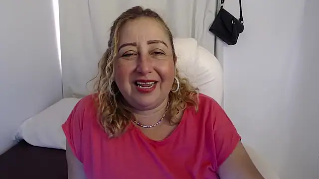 Snapshot of Xileny-Halliwey chatting on 09-19-25, 03:45 Xileny-Halliwey online show from 09-19-25, 03:45