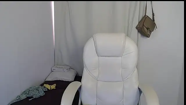 Snapshot of Xileny-Halliwey chatting on 10-02-25, 05:20 Xileny-Halliwey online show from 10-02-25, 05:20