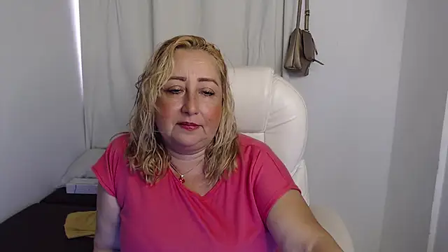 Snapshot of Xileny-Halliwey chatting on 10-10-25, 04:28 Xileny-Halliwey online show from 10-10-25, 04:28