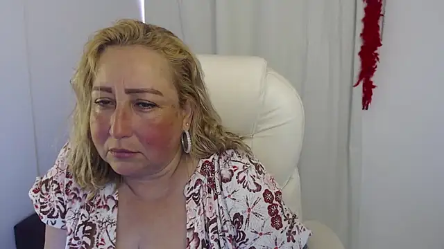 Snapshot of Xileny-Halliwey chatting on 10-21-25, 05:02 Xileny-Halliwey online show from 10-21-25, 05:02