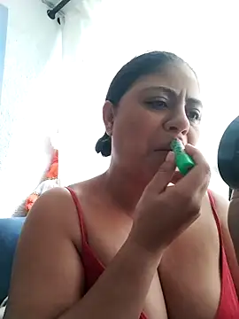 Snapshot of ElizabethWeil chatting on 12-21-25, 12:23 ElizabethWeil online show from 12-21-25, 12:23