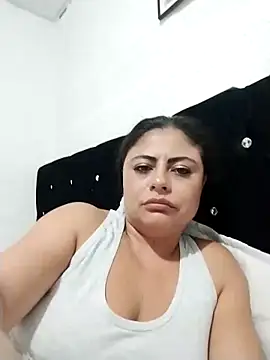 Snapshot of ElizabethWeil chatting on 01-06-26, 06:50 ElizabethWeil online show from 01-06-26, 06:50