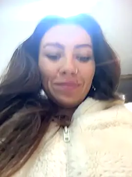 Snapshot of LIZ-06_ chatting on 09-19-25, 05:20 LIZ-06 online show from 09-19-25, 05:20