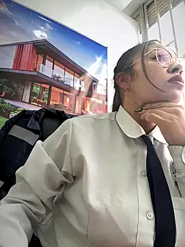 Snapshot of LIZ-06_ chatting on 10-30-25, 12:50 LIZ-06 online show from 10-30-25, 12:50