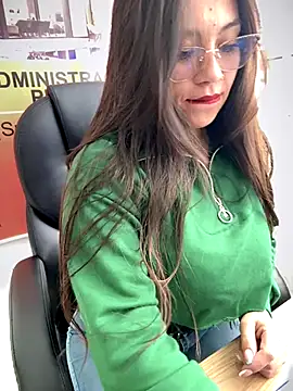 Snapshot of LIZ-06_ chatting on 11-09-25, 03:43 LIZ-06 online show from 11-09-25, 03:43