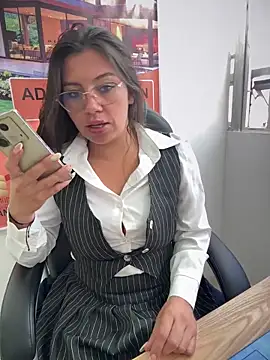 Snapshot of LIZ-06_ chatting on 11-25-25, 12:49 LIZ-06 online show from 11-25-25, 12:49