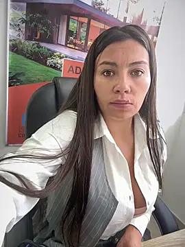 Snapshot of LIZ-06_ chatting on 11-26-25, 12:50 LIZ-06 online show from 11-26-25, 12:50