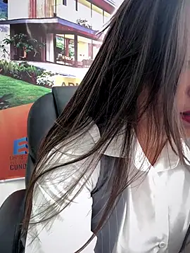 Snapshot of LIZ-06_ chatting on 11-28-25, 12:52 LIZ-06 online show from 11-28-25, 12:52