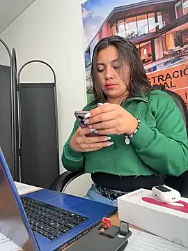 Snapshot of LIZ-06_ chatting on 02-10-26, 12:53 LIZ-06 online show from 02-10-26, 12:53