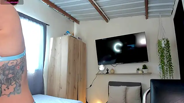 Snapshot of sofiaVelez01 chatting on 02-04-26, 06:58 sofiaVelez01 online show from 02-04-26, 06:58