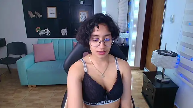 Lili Gomez  online show from 03-08-25, 04:28