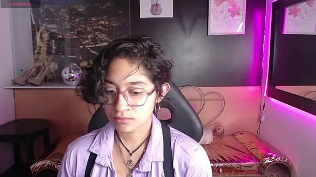 Lili Gomez  online show from 10-04-25, 12:36
