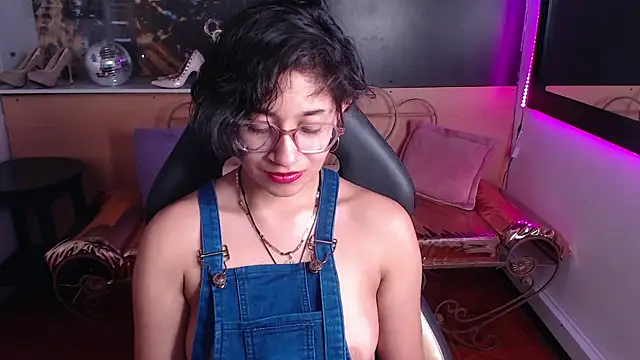 Lili Gomez  online show from 10-07-25, 01:30
