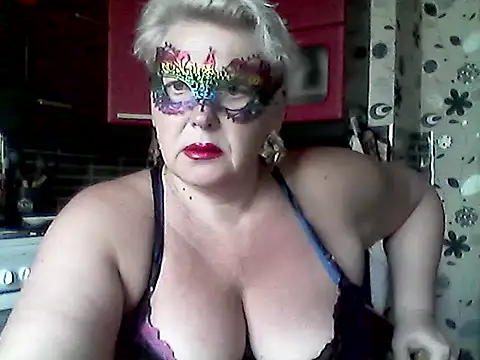 Snapshot of Lisa_Suzie chatting on 05-14-26, 07:04 Lisa Suzie online show from 05-14-26, 07:04