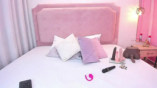 sophiawhite   online show from 03-19-25, 01:18