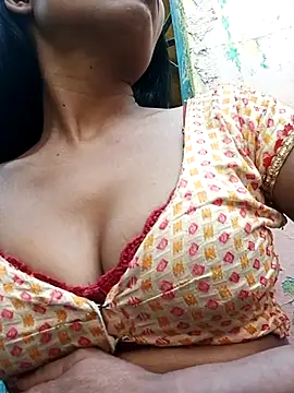 Snapshot of Kajal__Mehra chatting on 03-04-25, 05:53 Kajal Mehra online show from 03-04-25, 05:53