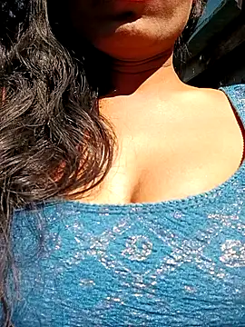 Snapshot of Kajal__Mehra chatting on 12-17-25, 07:47 Kajal Mehra online show from 12-17-25, 07:47