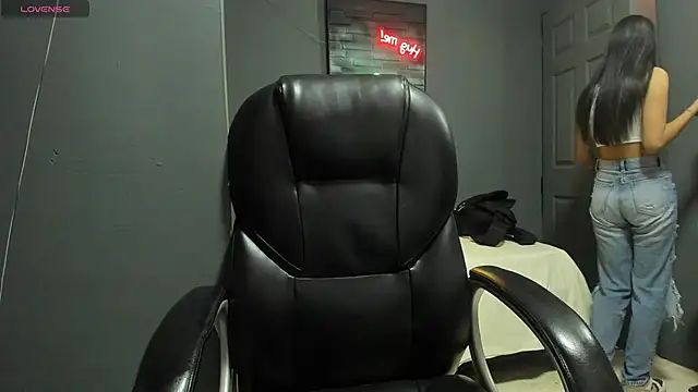 Snapshot of dakota-bright01 chatting on 02-04-25, 12:22 dakota-bright01 online show from 02-04-25, 12:22