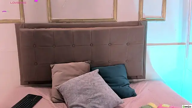 amandalee01 online show from 03-21-26, 08:23