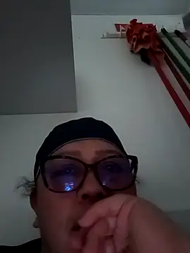 Darly Gomez online show from 10-18-25, 07:58