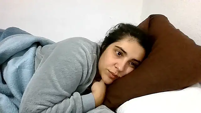 Ursumi1 online show from 01-18-26, 05:39