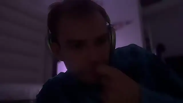 Snapshot of 69woodinson chatting on 12-19-25, 12:23 69woodinson online show from 12-19-25, 12:23