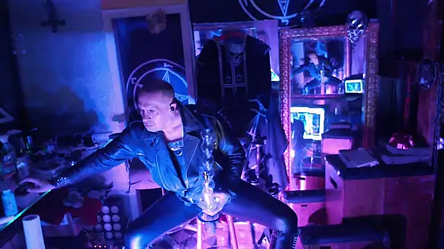 Snapshot of BULGEDEMON chatting on 11-18-25, 05:17 BULGEDEMON online show from 11-18-25, 05:17