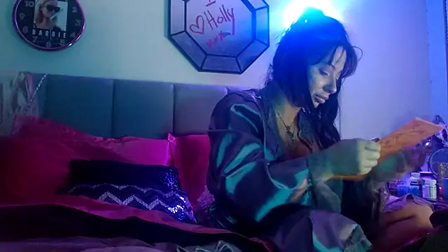 Snapshot of Hollyhudson123 chatting on 01-04-25, 06:30 Hollyhudson123 online show from 01-04-25, 06:30