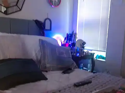 Snapshot of Hollyhudson123 chatting on 09-17-25, 08:43 Hollyhudson123 online show from 09-17-25, 08:43