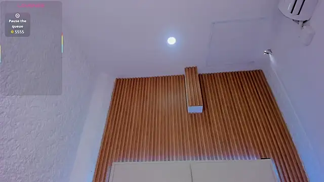 Snapshot of aggy_castel chatting on 01-13-26, 04:12 aggy castel online show from 01-13-26, 04:12