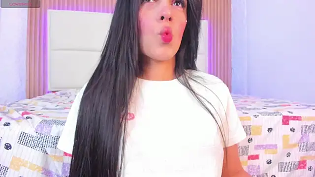 Snapshot of aggy_castel chatting on 02-08-26, 07:01 aggy castel online show from 02-08-26, 07:01