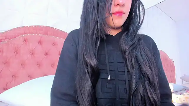 Snapshot of aggy_castel chatting on 03-07-26, 05:21 aggy castel online show from 03-07-26, 05:21