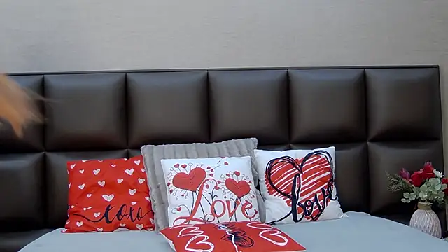 Snapshot of FoxyJoy chatting on 02-13-26, 09:11 FoxyJoy online show from 02-13-26, 09:11