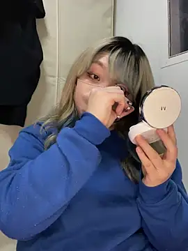 Snapshot of YUNA-yuna chatting on 01-06-25, 01:19 YUNA-yuna online show from 01-06-25, 01:19