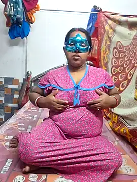 Snapshot of Real_Desi_Couple chatting on 12-12-24, 04:43 Real Desi Couple online show from 12-12-24, 04:43