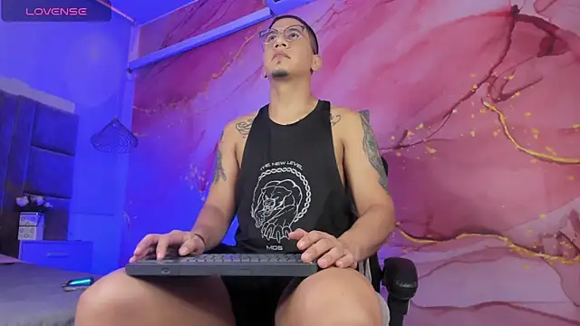 JoshMillerr  online show from 04-11-26, 07:51