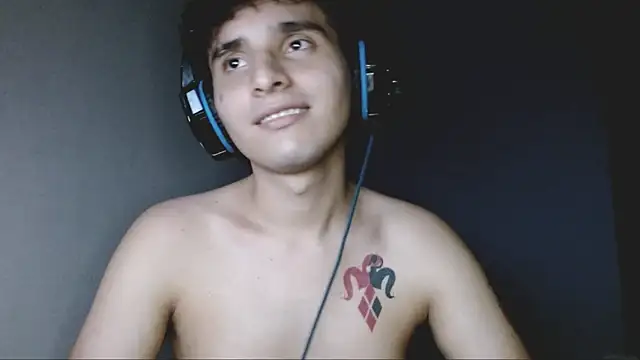 Snapshot of Charley_quin chatting on 09-18-25, 03:52 Charley quin online show from 09-18-25, 03:52