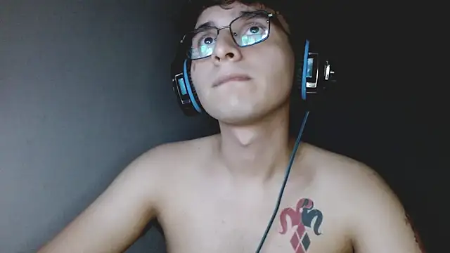 Snapshot of Charley_quin chatting on 09-26-25, 04:38 Charley quin online show from 09-26-25, 04:38